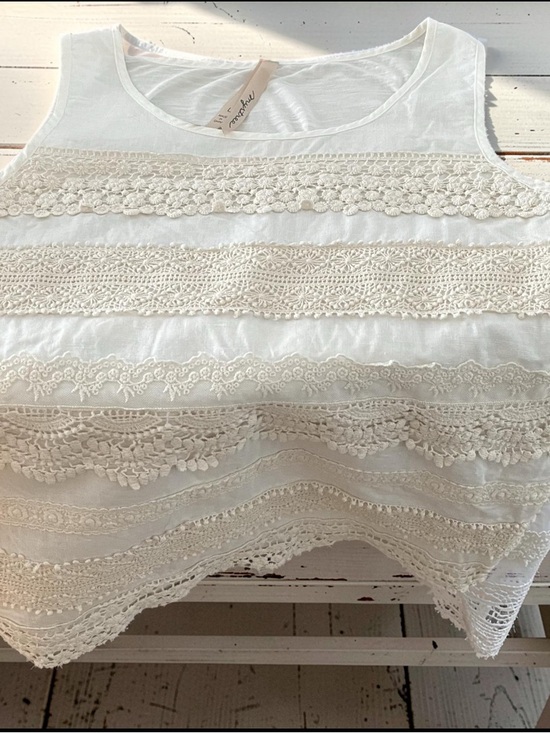 Mystree Tops - Boho Lace-Trim Sleeveless white with crème lace Top - White